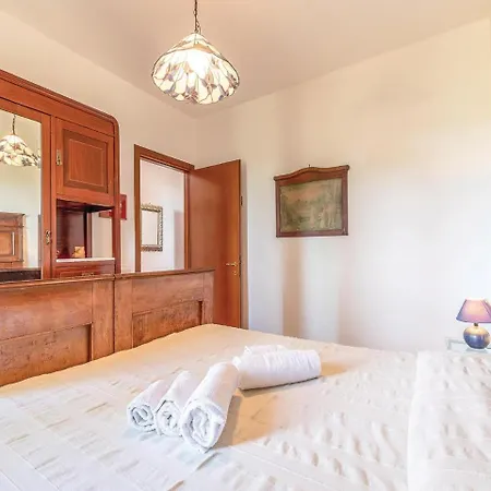 Holiday home Del Glicine Pornello